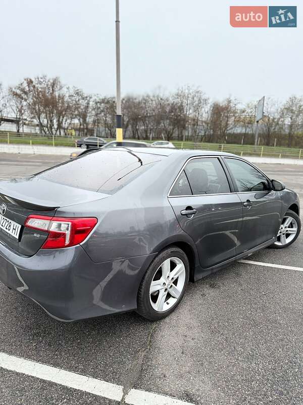 Седан Toyota Camry 2013 в Киеве