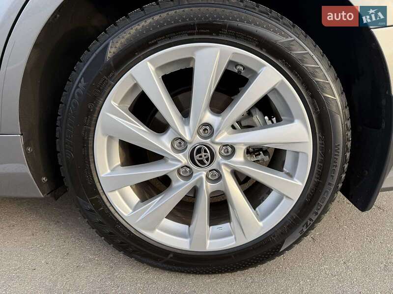 Седан Toyota Camry 2021 в Кропивницком
