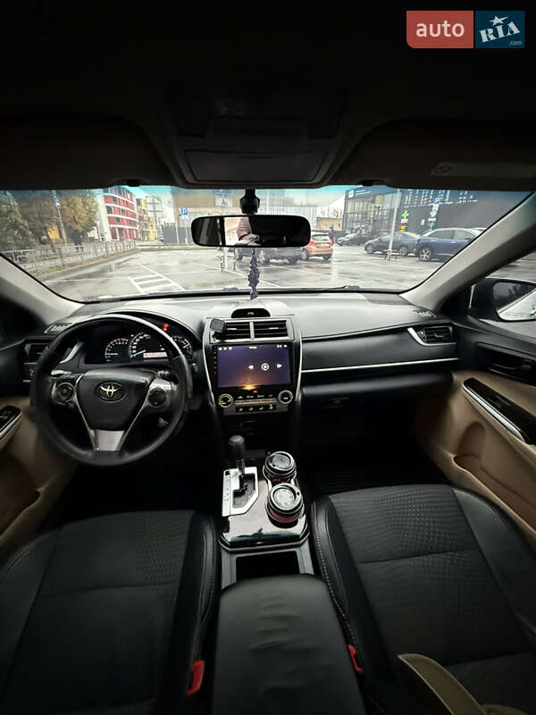 Седан Toyota Camry 2014 в Киеве