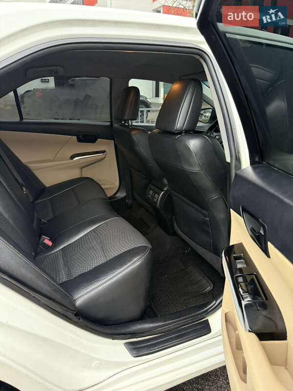 Седан Toyota Camry 2014 в Киеве