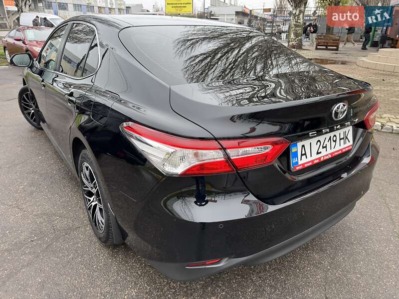 Седан Toyota Camry 2017 в Николаеве