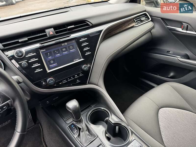 Седан Toyota Camry 2017 в Николаеве