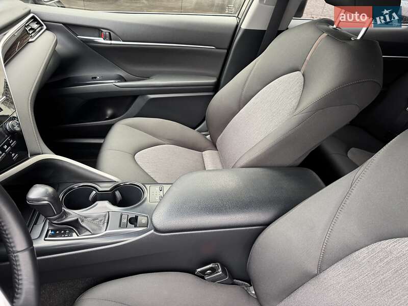 Седан Toyota Camry 2017 в Николаеве