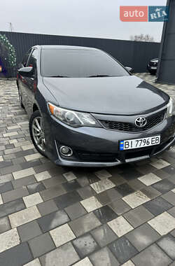 Седан Toyota Camry 2012 в Полтаве