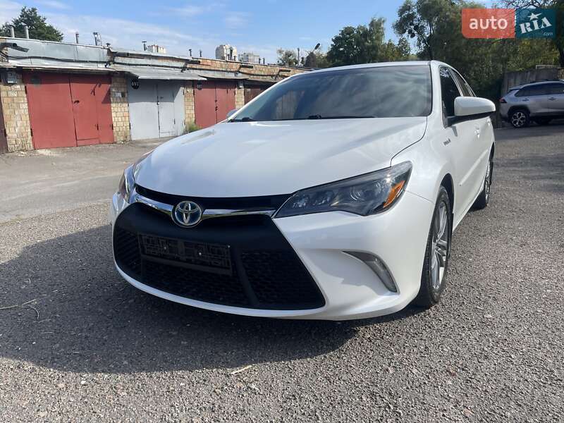 Седан Toyota Camry 2017 в Киеве