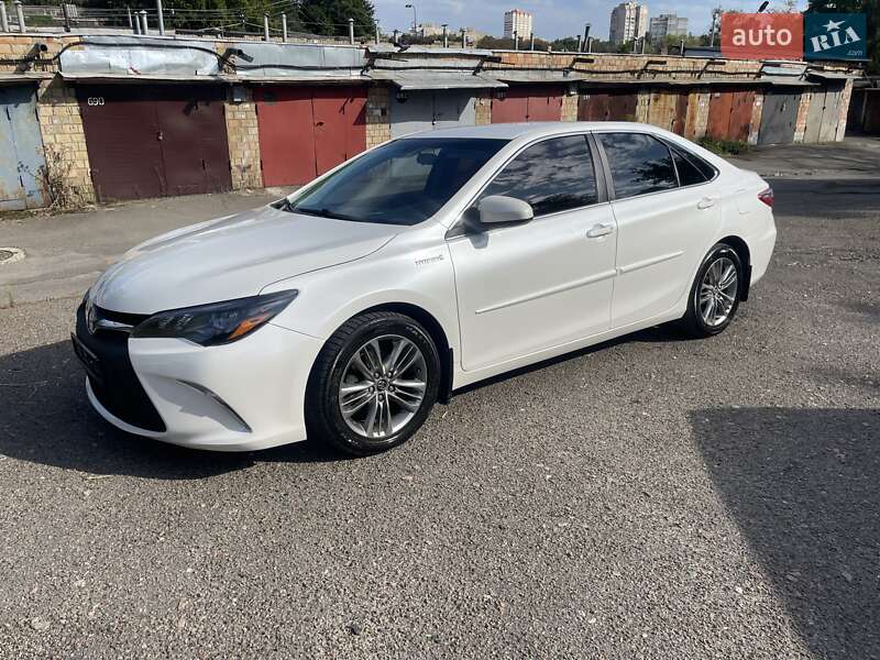 Седан Toyota Camry 2017 в Киеве