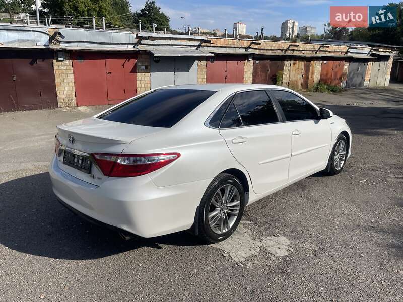 Седан Toyota Camry 2017 в Киеве