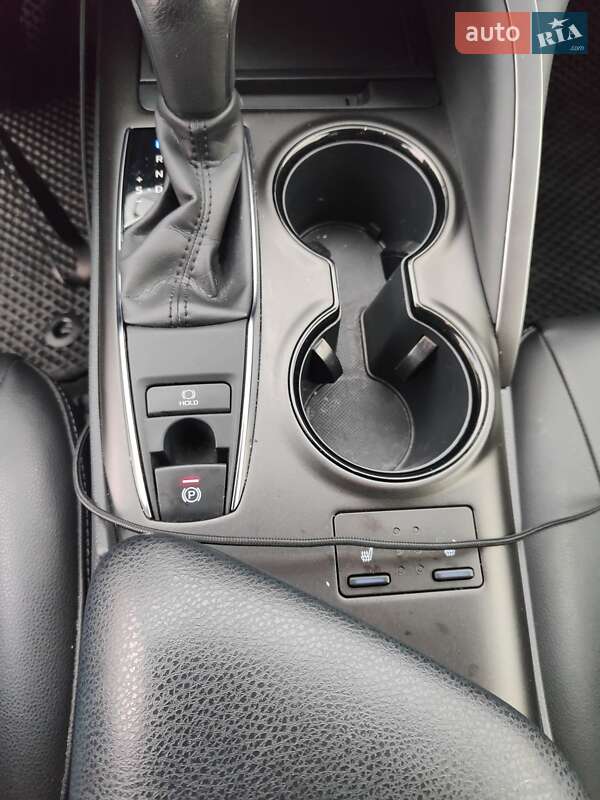 Седан Toyota Camry 2023 в Киеве фото 15 Седан Toyota Camry 2023 в Киеве