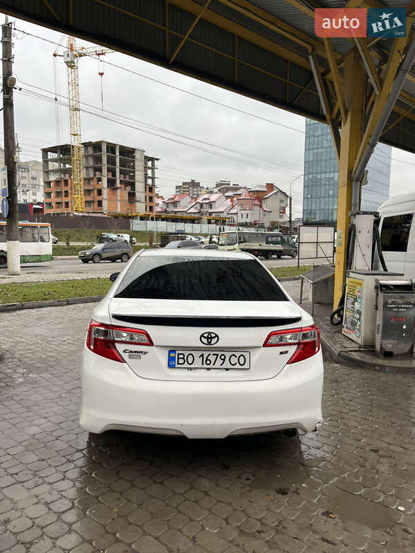Седан Toyota Camry 2013 в Тернополі