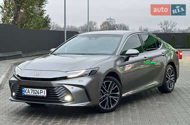 Седан Toyota Camry 2024 в Дніпрі