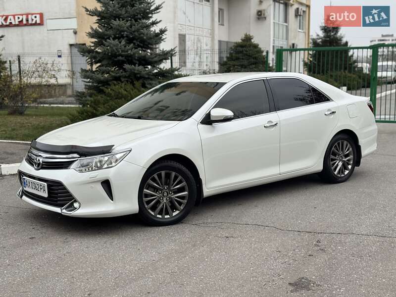 Седан Toyota Camry 2015 в Харкові