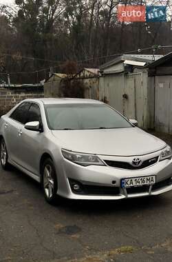 Седан Toyota Camry 2014 в Киеве