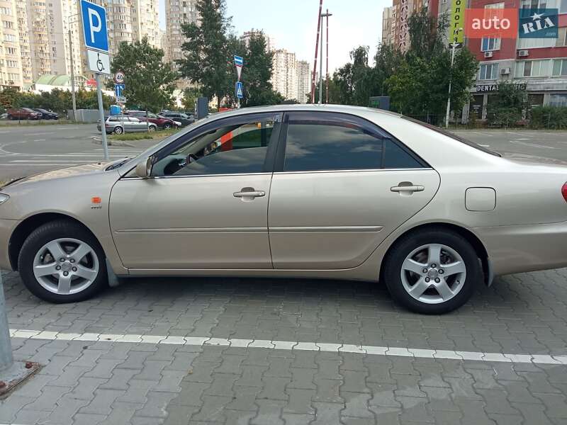 Седан Toyota Camry 2005 в Києві