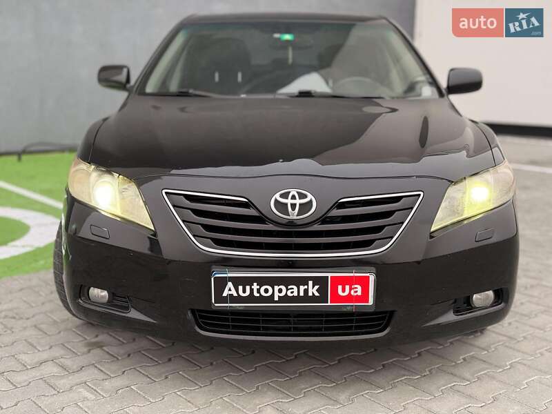 Седан Toyota Camry 2008 в Львові