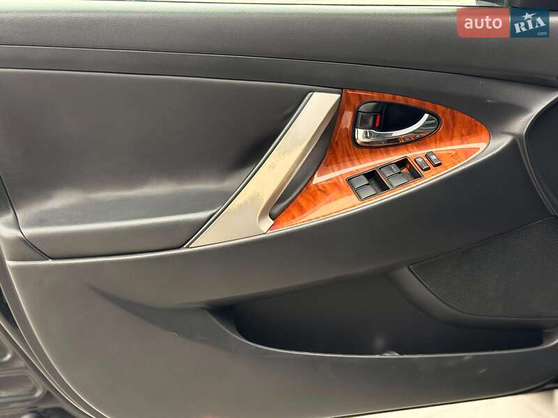 Седан Toyota Camry 2008 в Львові