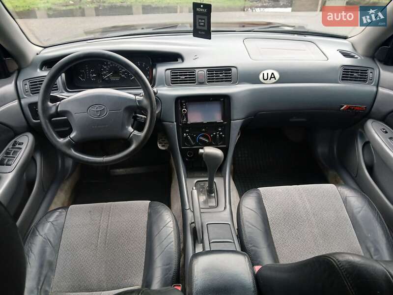 Седан Toyota Camry 2000 в Одесі