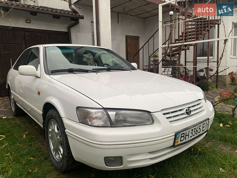 Седан Toyota Camry 1999 в Одессе