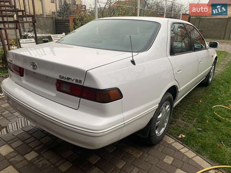 Седан Toyota Camry 1999 в Одессе