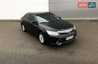 Седан Toyota Camry 2016 в Києві