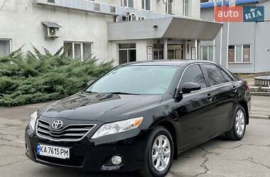 Седан Toyota Camry 2010 в Киеве