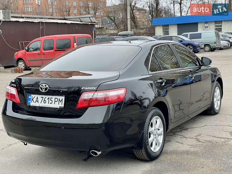 Седан Toyota Camry 2010 в Киеве