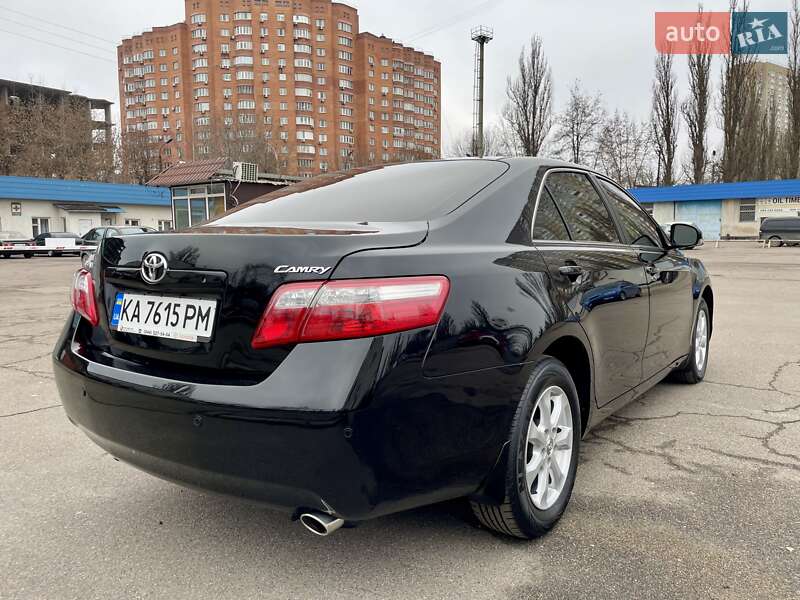 Седан Toyota Camry 2010 в Киеве