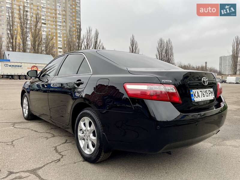 Седан Toyota Camry 2010 в Киеве
