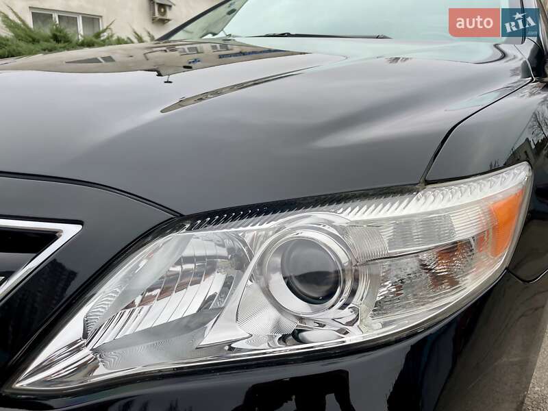 Седан Toyota Camry 2010 в Киеве