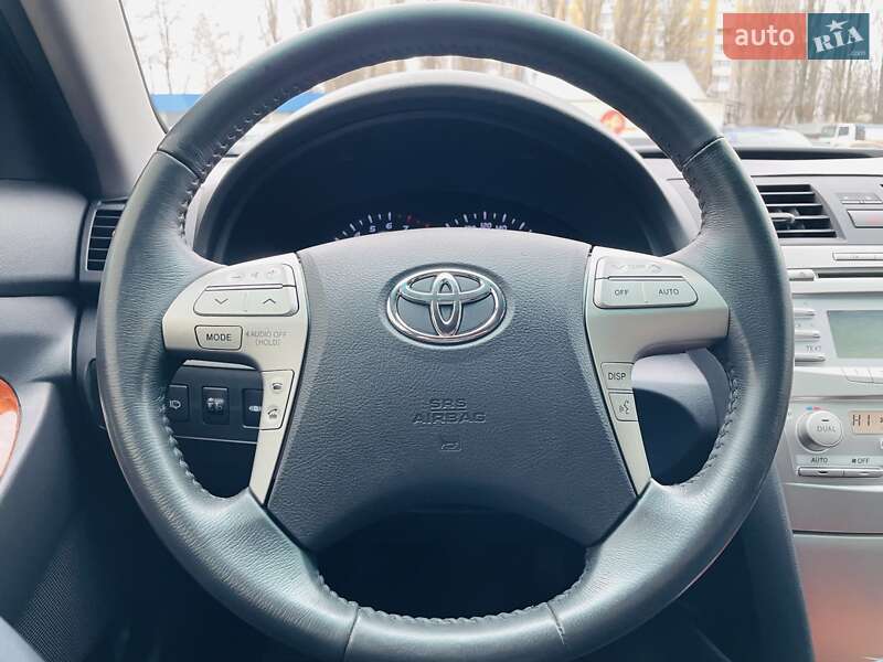 Седан Toyota Camry 2010 в Киеве