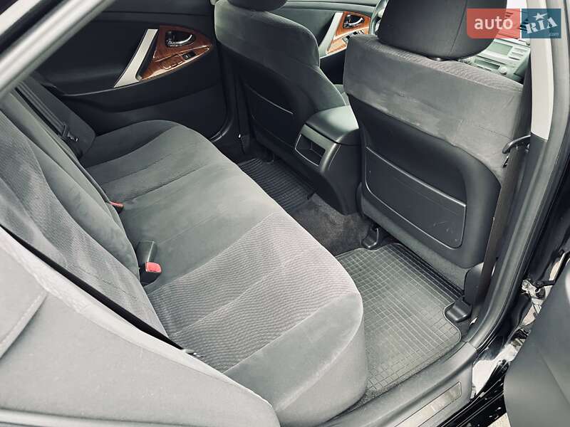 Седан Toyota Camry 2010 в Киеве