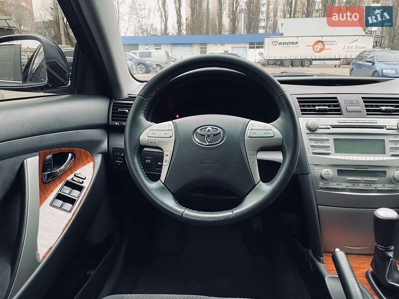 Седан Toyota Camry 2010 в Киеве