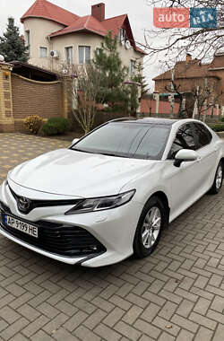 Седан Toyota Camry 2018 в Запоріжжі