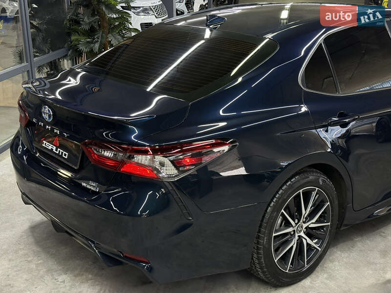 Седан Toyota Camry 2021 в Одессе