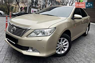 Седан Toyota Camry 2012 в Киеве