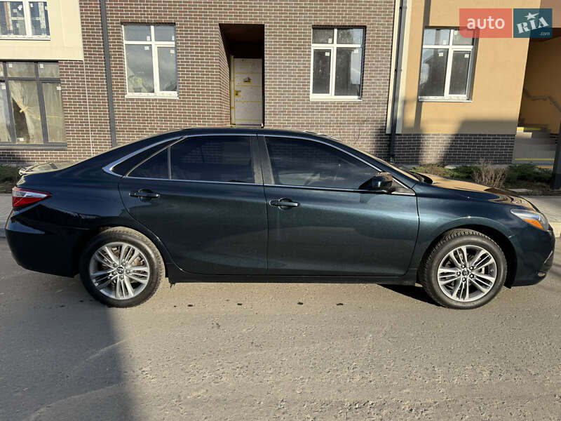 Седан Toyota Camry 2016 в Броварах