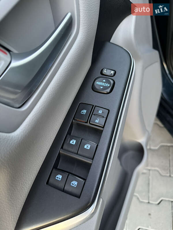 Седан Toyota Camry 2016 в Броварах