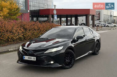 Седан Toyota Camry 2019 в Киеве