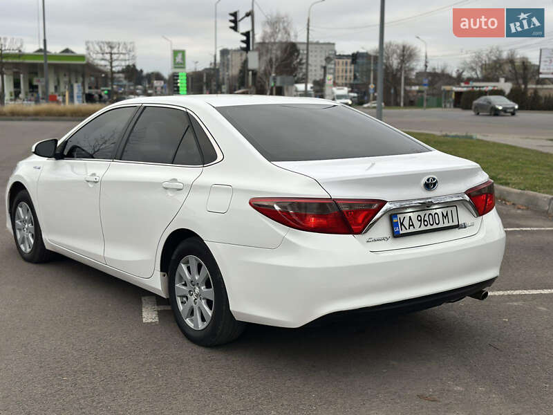 Седан Toyota Camry 2015 в Киеве