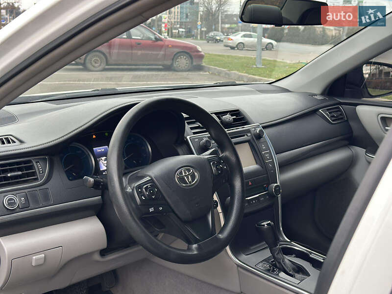 Седан Toyota Camry 2015 в Киеве
