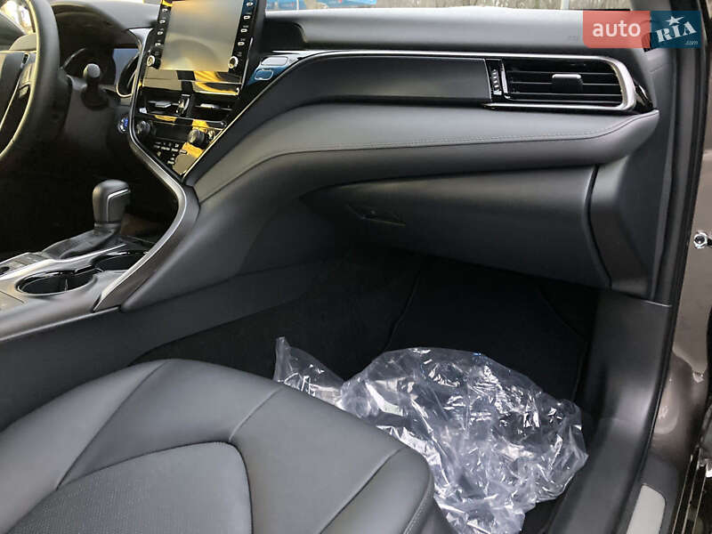 Седан Toyota Camry 2023 в Одессе