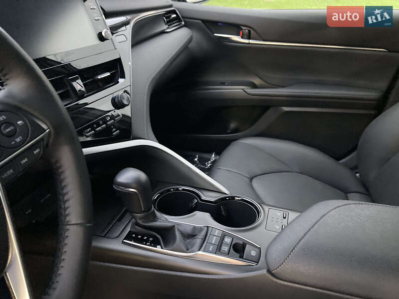 Седан Toyota Camry 2023 в Одессе