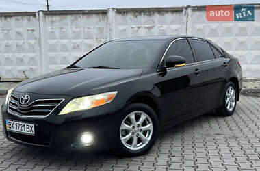 Седан Toyota Camry 2010 в Хмельницком