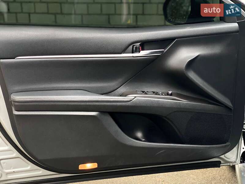 Седан Toyota Camry 2020 в Киеве фото 24 Седан Toyota Camry 2020 в Киеве