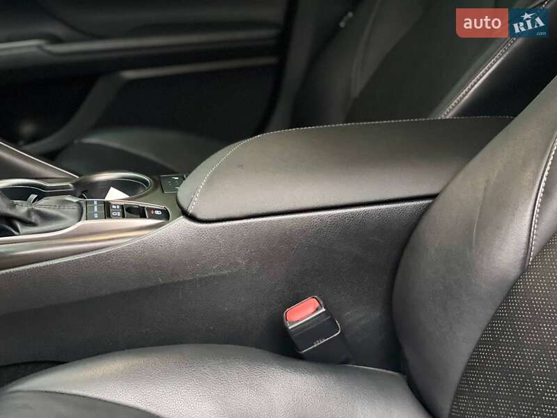 Седан Toyota Camry 2020 в Киеве фото 53 Седан Toyota Camry 2020 в Киеве