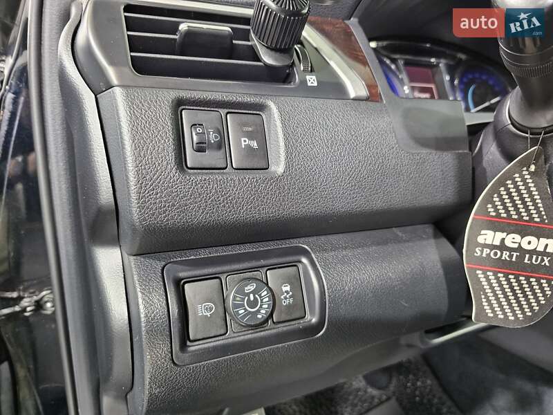 Седан Toyota Camry 2015 в Киеве фото 25 Седан Toyota Camry 2015 в Киеве