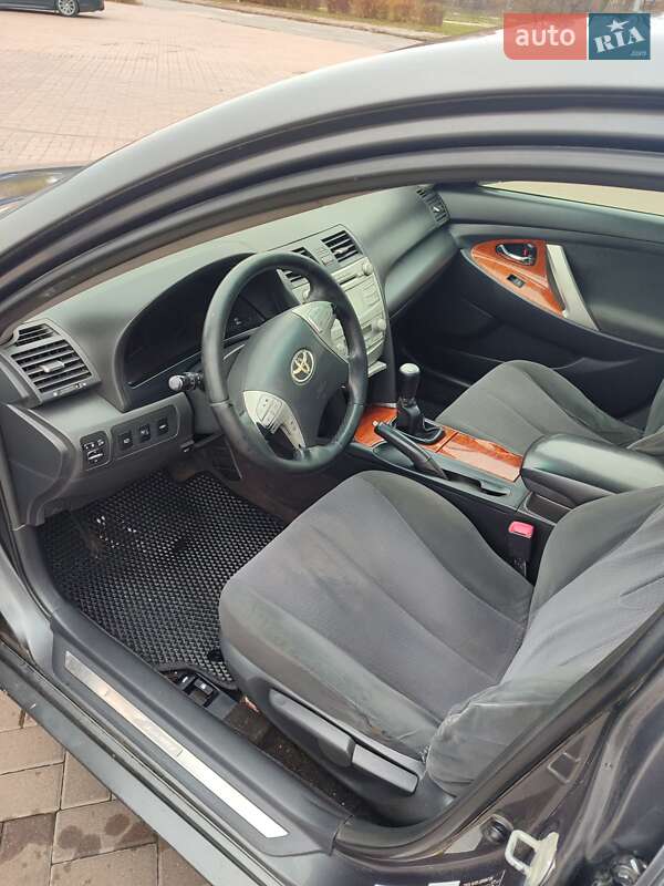 Седан Toyota Camry 2011 в Києві