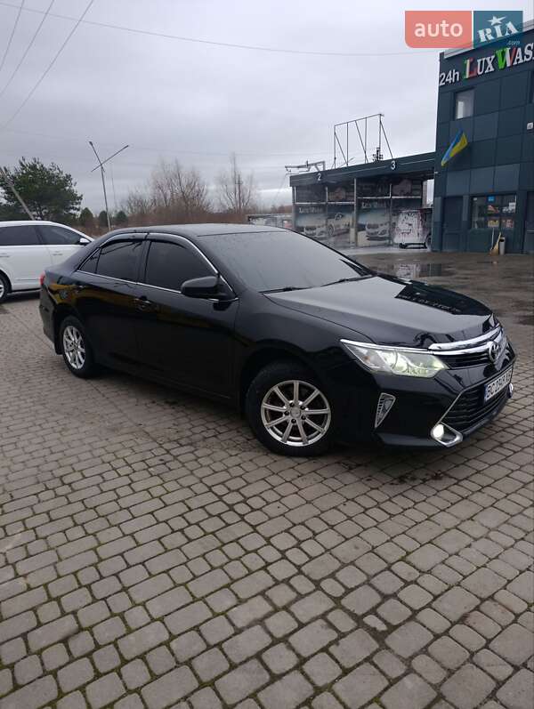 Седан Toyota Camry 2015 в Львове