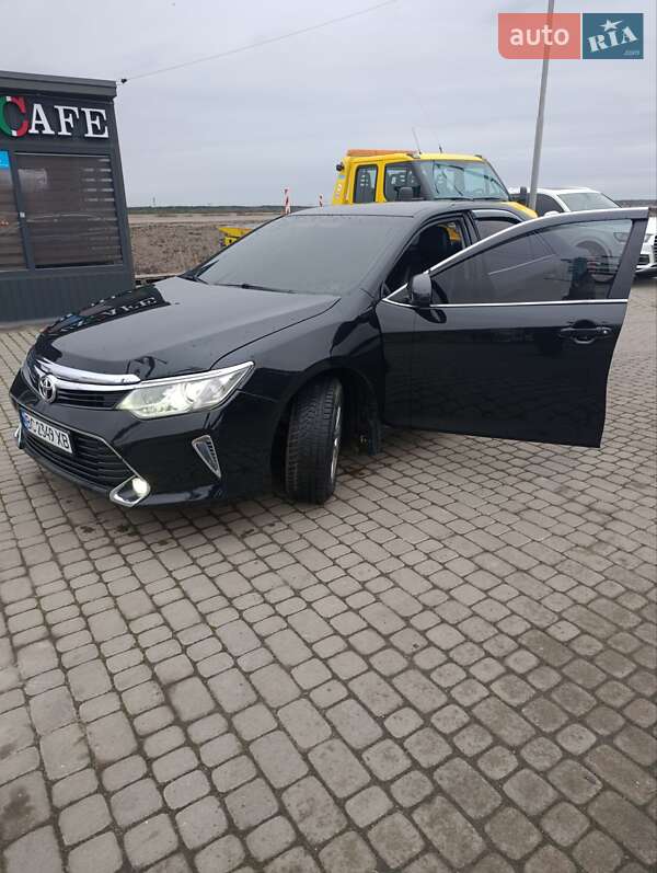 Седан Toyota Camry 2015 в Львове