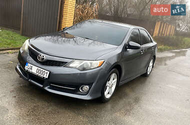Седан Toyota Camry 2012 в Звягелі