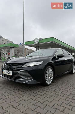 Седан Toyota Camry 2018 в Киеве